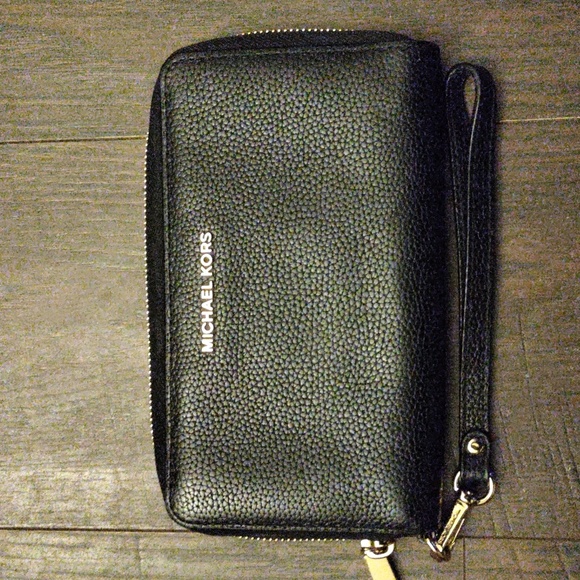 Michael Kors Bi-Fold Zip Wallet Bundle - Picture 9 of 15